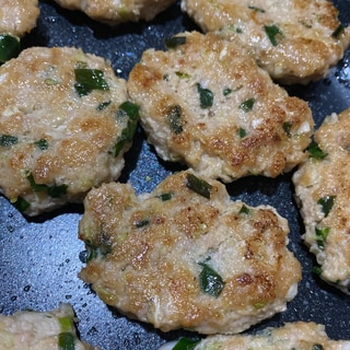 余った餃子のタネで⭐️ふんわり豆腐つくねバーグ